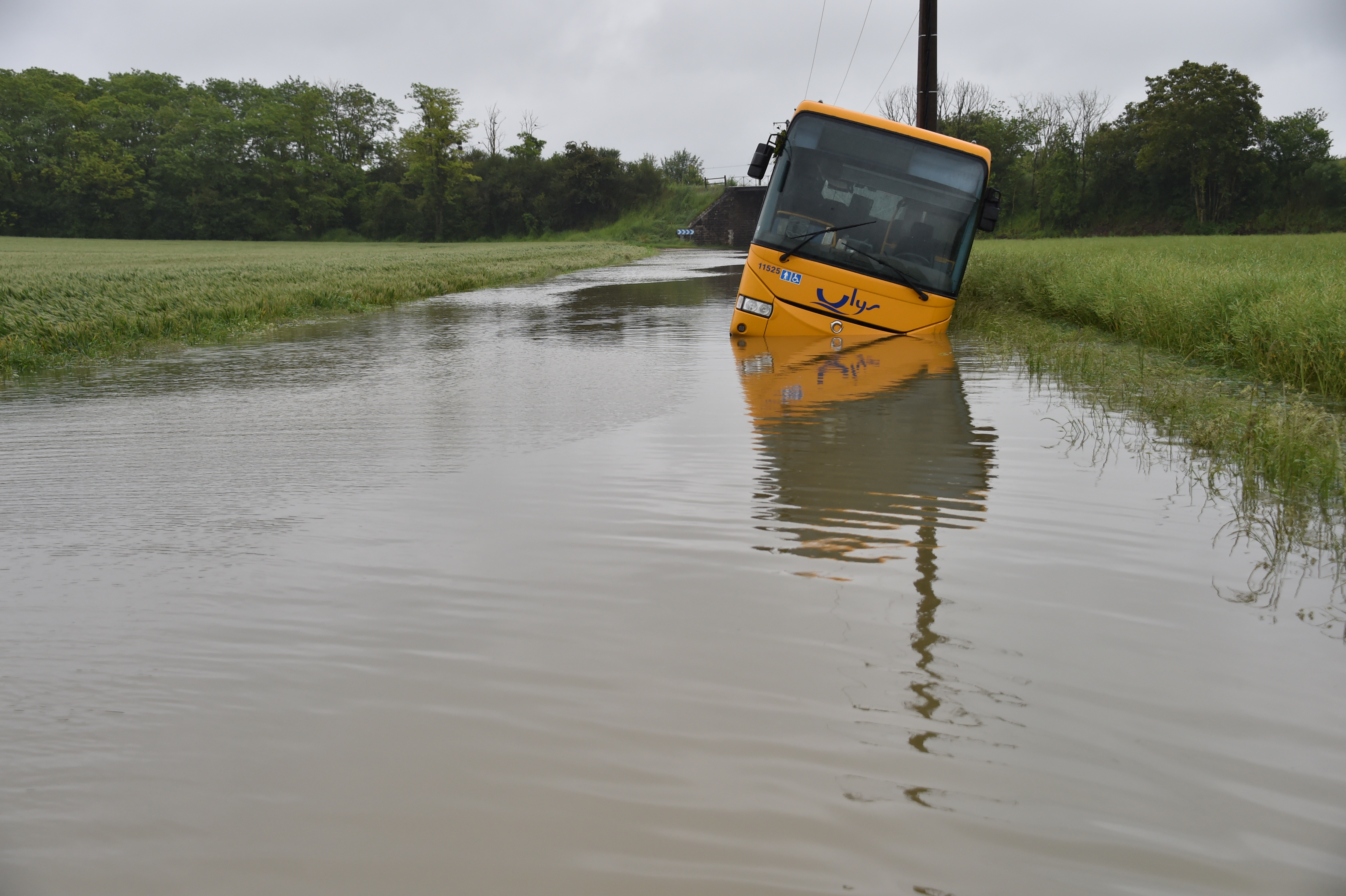 Bus lors des inondations (photo : CD45 ©D. Chauveau)