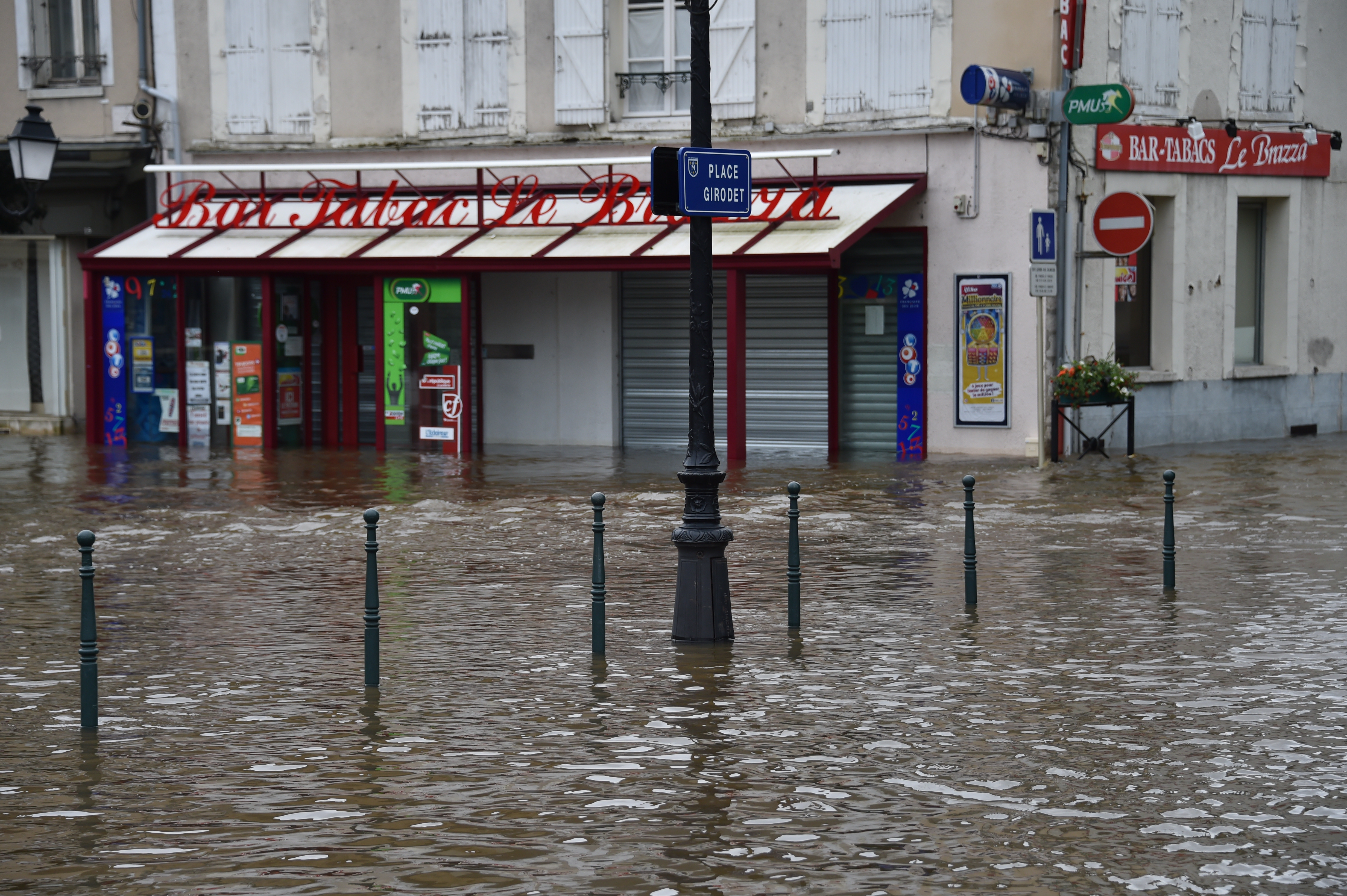 Crue du Loing au centre-ville de Montargis (photo : CD45 ou république du centre)