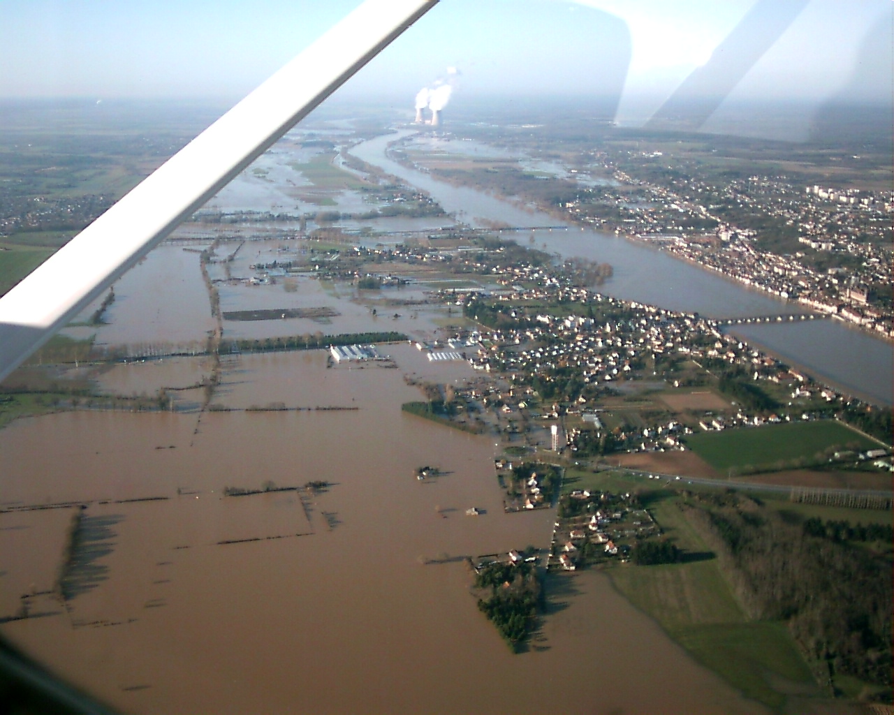 Inondations rive gauche dans l'agglomération de Gien (© CD45)