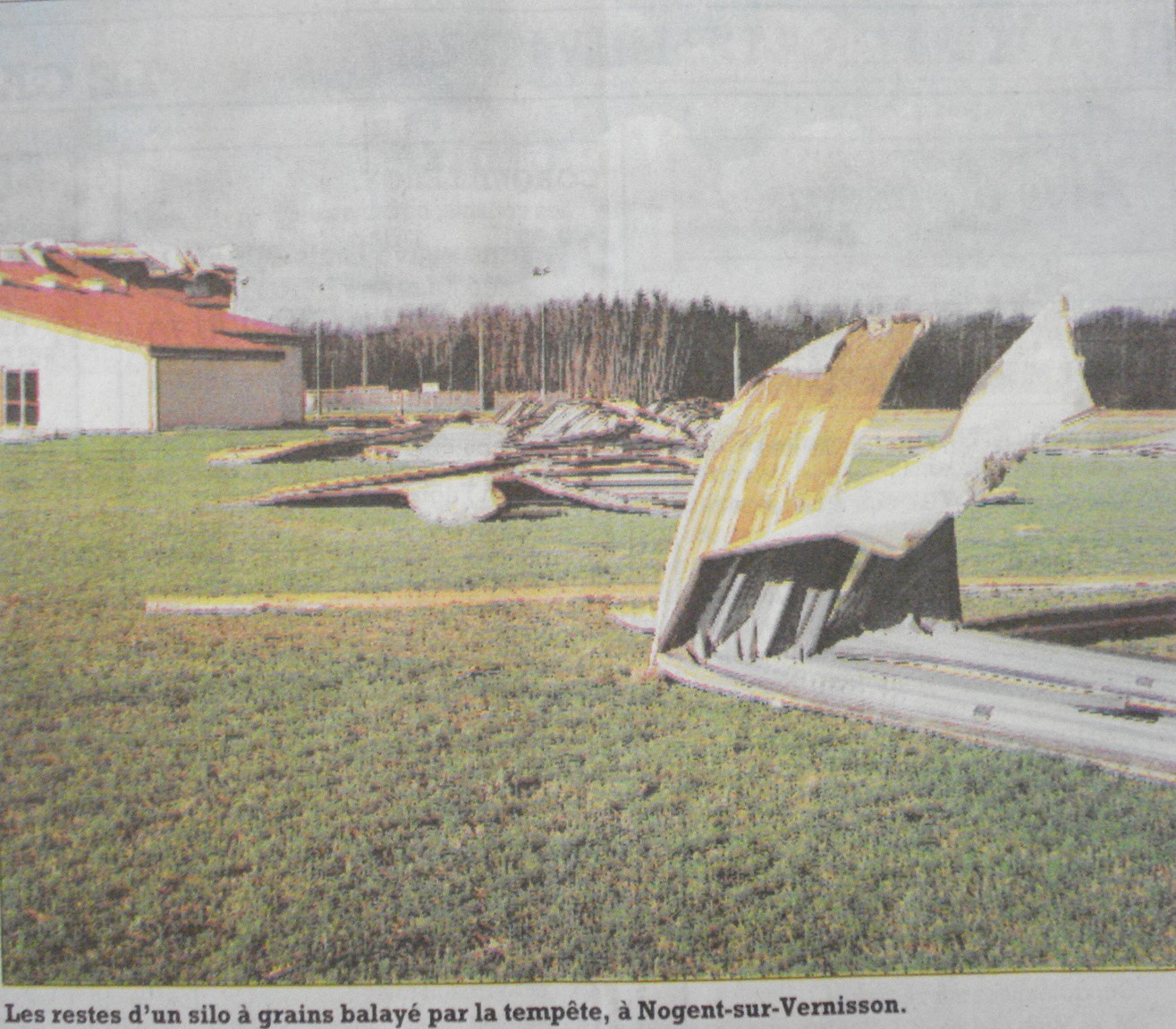 Silot à grain détruit Nogent-sur-Vernisson - ©archives départementales
